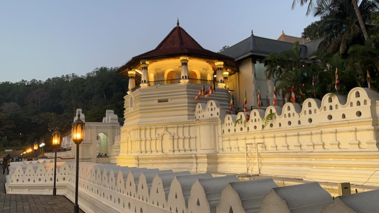 Kandy lake and Temple of the Sacred Tooth Relic, Sri Lanka