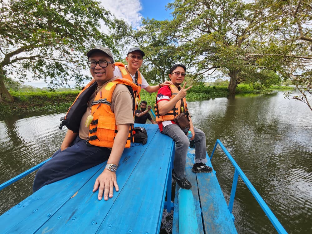 Village Lake Boat Ride — Village Safari, Sri Lanka